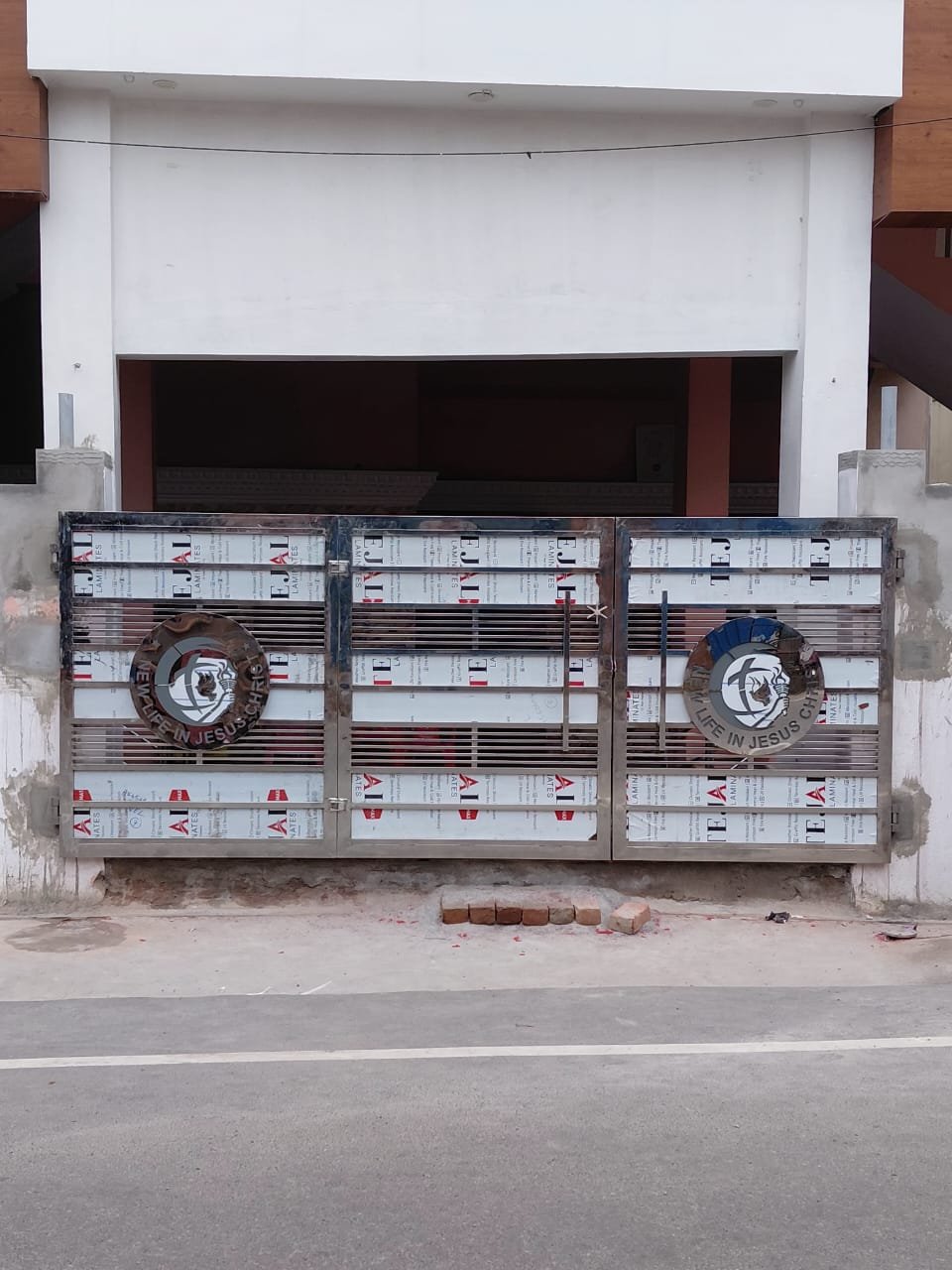 Main Gate 19