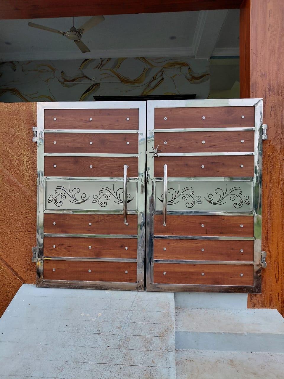 Main Gate 17